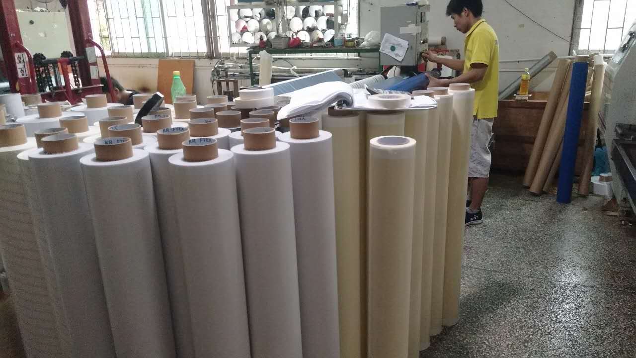 復(fù)卷車間員工加班加點(diǎn)中