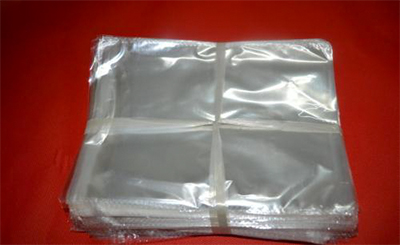 粘在很薄的塑料薄膜上的不干膠帶或貼紙 粘在很薄的塑料薄膜上的不干膠帶或貼紙