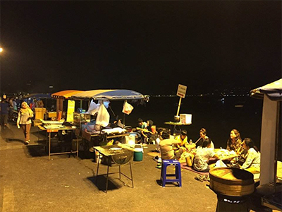 地攤經(jīng)濟(jì)時代擺地攤